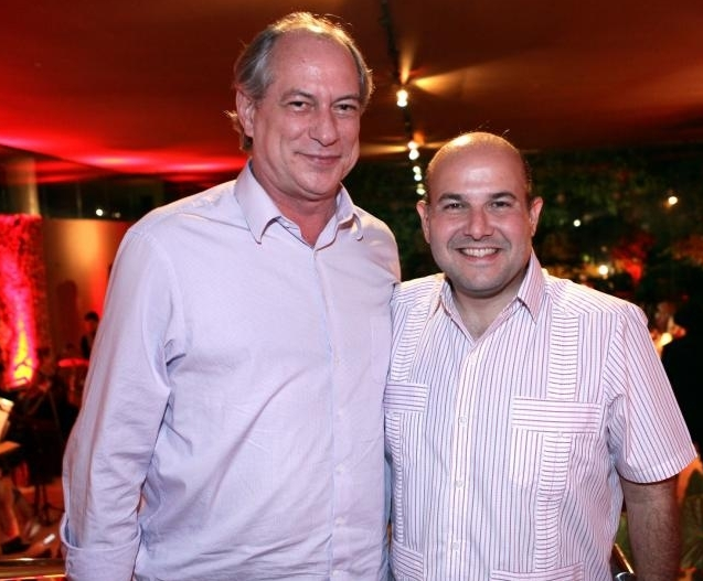 Roberto Cláudio se filia ao PDT