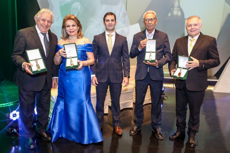 Sereia's Night - Iracema do Vale, Sulivan Mota, Espedito Seleiro e Fernando de Mendonça são agraciados com o Troféu Sereia de Ouro 2019