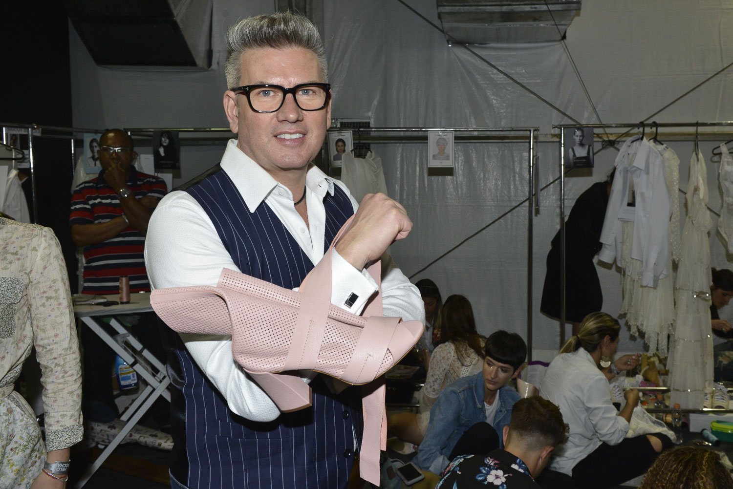 Loucos & Santos inova em sapatos exclusivos para Helo Rocha na SPFW