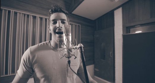 Felipe Pezzoni lança clipe de You and me