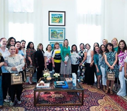 Onélia Leite de Santana recebe integrantes do grupo Mulheres do Brasil