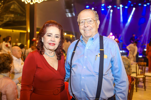 Itala e Edson Ventura pilotam Réveillon em seu sofisticado apê na Av. Beira-Mar