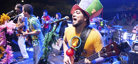 Bloco Chão da Praça encerra Pré-Carnaval do Dragão com baile à fantasia