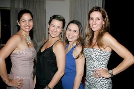 Adriana Queiroz reúne amigas no Soho