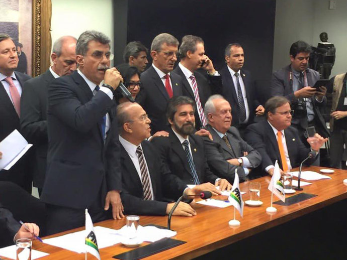 PMDB oficializa rompimento com governo Dilma