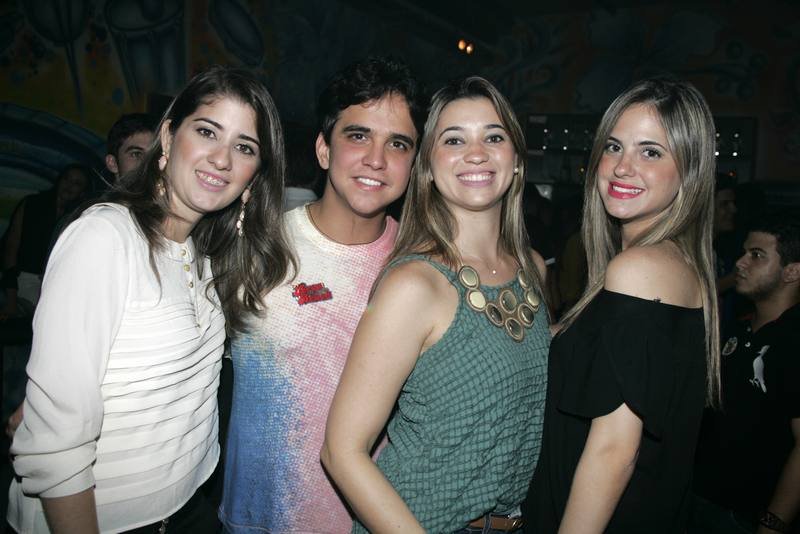 Enquanto nao chega o dia do show de Jennifer Lopez, os bacanas se esbaldam na Quintaneja do Mucuripe Club