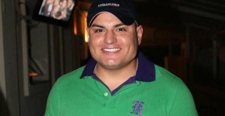 Carlinhos Silva ataca de DJ na Disco Campos