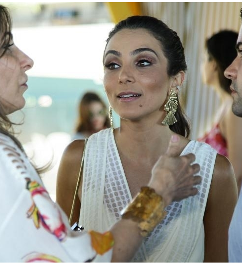 Lalá Noleto relaxa no Gran Marquise Hotel