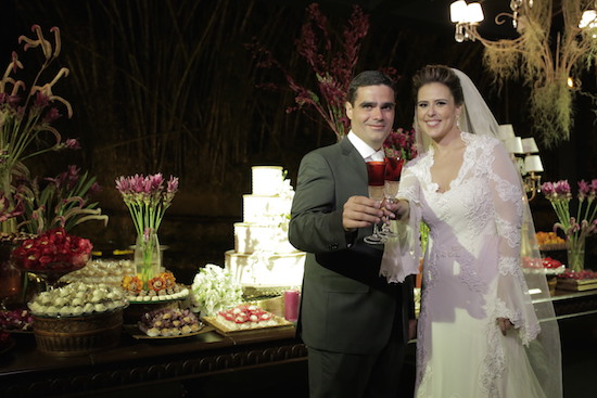 Raquel Fiúza e Stênio Pimentel trocam alianças em Guaramiranga