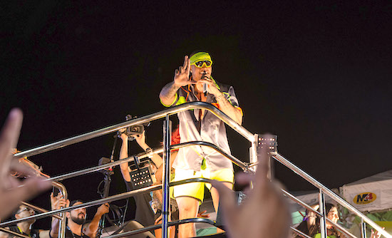 Léo Santana conquista o Fortal e se emociona com recepção do público