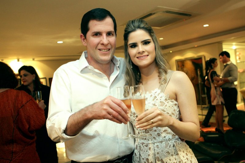 Agora é oficial! Camile Quintão e Rodrigo Carneiro se casam no civil, no château dos pais do noivo