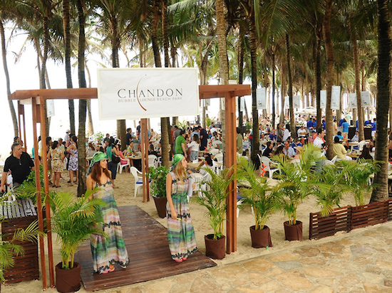 Beach Park realiza primeiro casamento coletivo