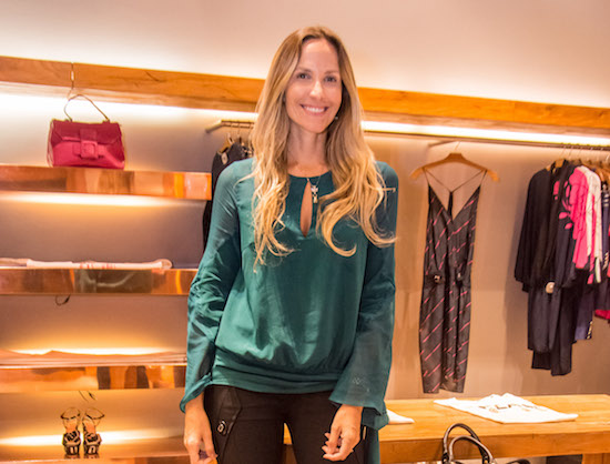 Amanda Medrado arma um auê na Animale do Shopping Iguatemi