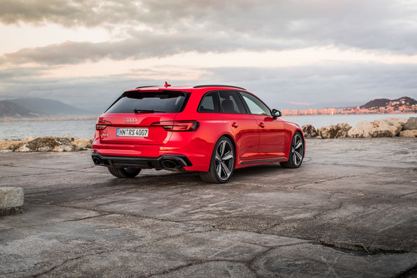 Novo Audi RS 4 Avant estreia no Salão de São Paulo e ganha maioridade