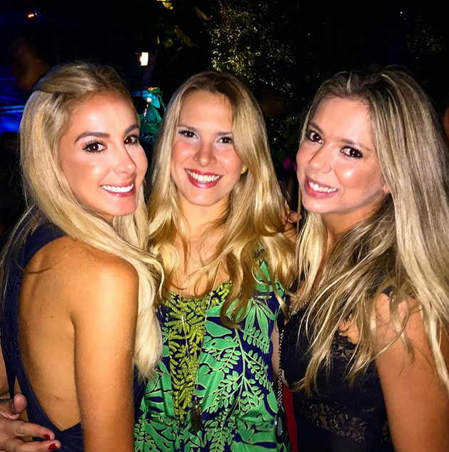 Baile da Favorita agita Cafe de La Musique Trancoso