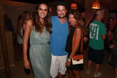 Marcelo Serrado comemora aniversário da esposa, Roberta Fernandes, em Gostoso