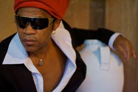 Carlinhos Brown especialmente para Grupo Costa