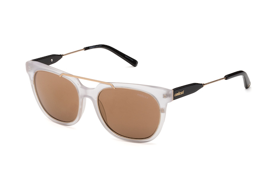 Óculos com armação transparente é tendência para o verão