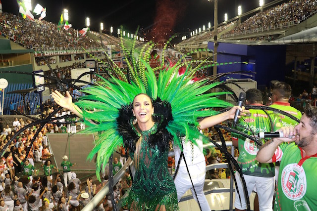 Ivete Sangalo brilha em ensaio da Grande Rio na Sapucaí