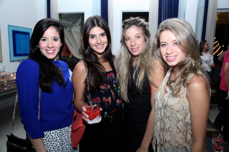 Mulheres lindas pintaram na 6a edição da Fashion Lounge