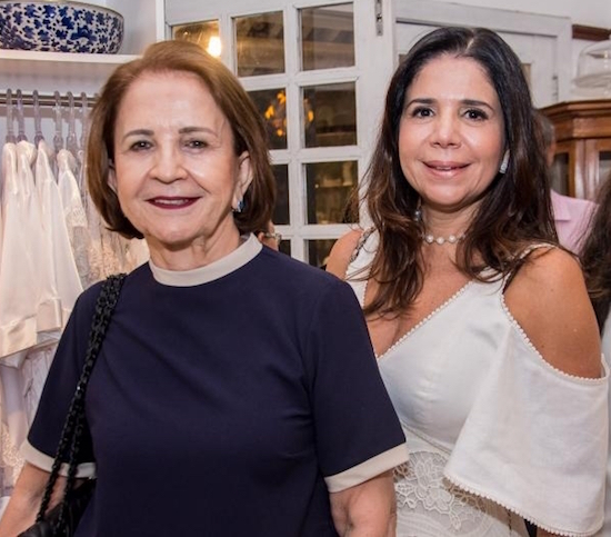 Lenita arma happening especial em comemoração ao Dia das Mães