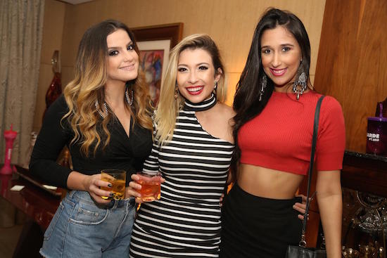 Old Parr brinda agito de Rebeca Thomaz