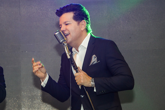 Gustavo Serpa soltará a voz no casório de Camila Nogueira e Rômulo Leite