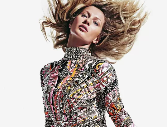 Gisele Bündchen posa para grife Emilio Pucci