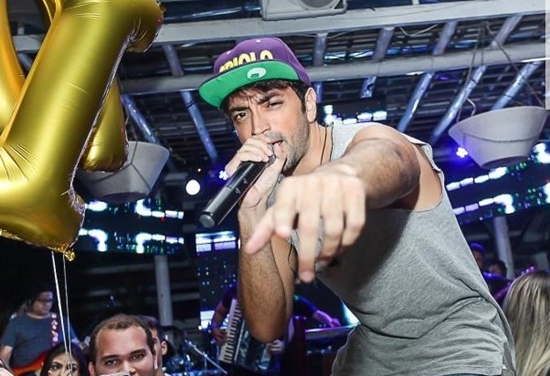 Marcinho agita a Arena Colosso na transmissão do jogo da seleção brasileira