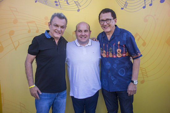 Elpidio Nogueira brinda nova idade com feijoada no Pirata Bar