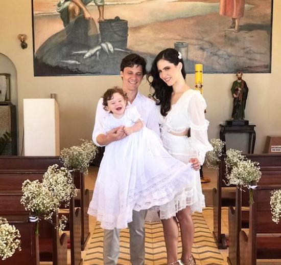 Marcella e Eugênio Porto celebram o início da caminhada cristã do caçula Antônio Eugênio