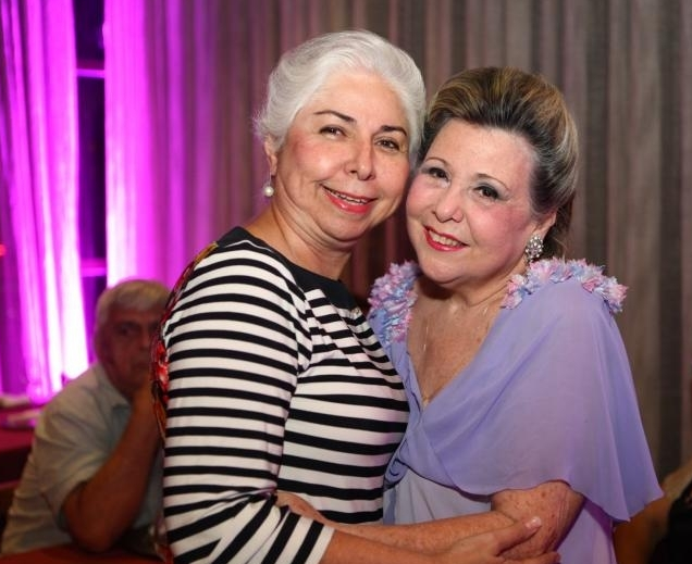 Alódia Guimarães brinda sua troca de idade