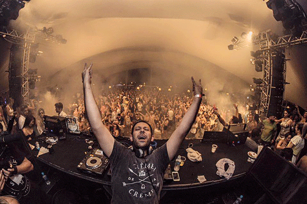 DJ Lazy Bear vai incendiar a pista da The Room