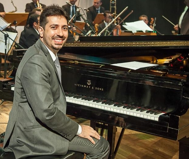 Felipe Adjafre apresenta som classudo no Santa Grelha