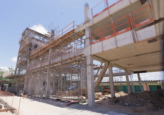 Roberto Cláudio inspeciona obras do Cuca no Pici