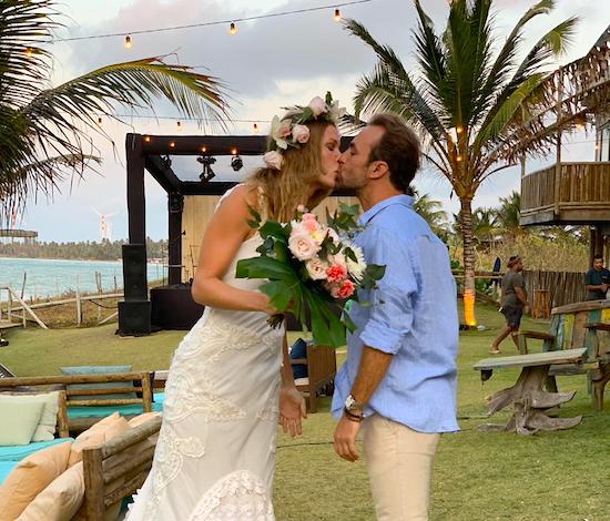 Roger Flores e Betina Schmidt trocam as alianças em Icaraizinho de Amontada