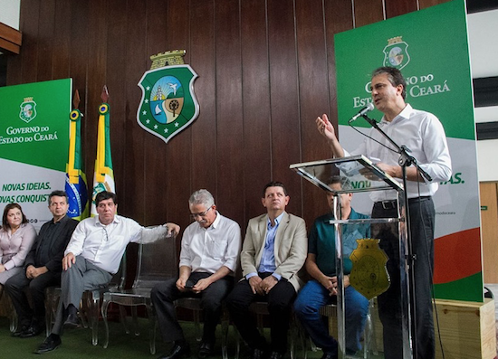 Camilo assina lei para modernizar a saúde