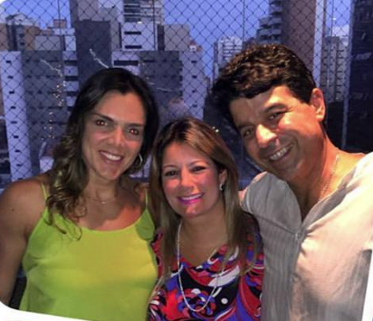 Beatriz e Ronaldo Otoch armam get-together em seu apê