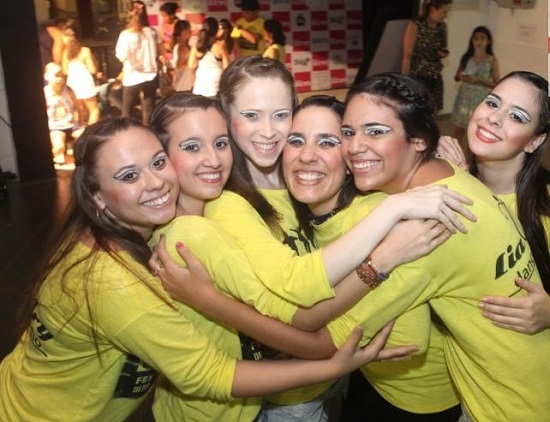 Lia Ary apresenta ‘Um Conto no Pântano’