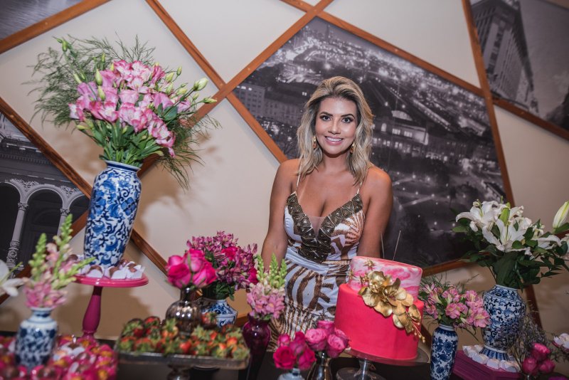 Surpresa, alegria e muito astral dão o tom da troca de idade de Anelisa Barreira