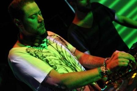 Renato Ratier percorrendo o mundo com a música eletrônica