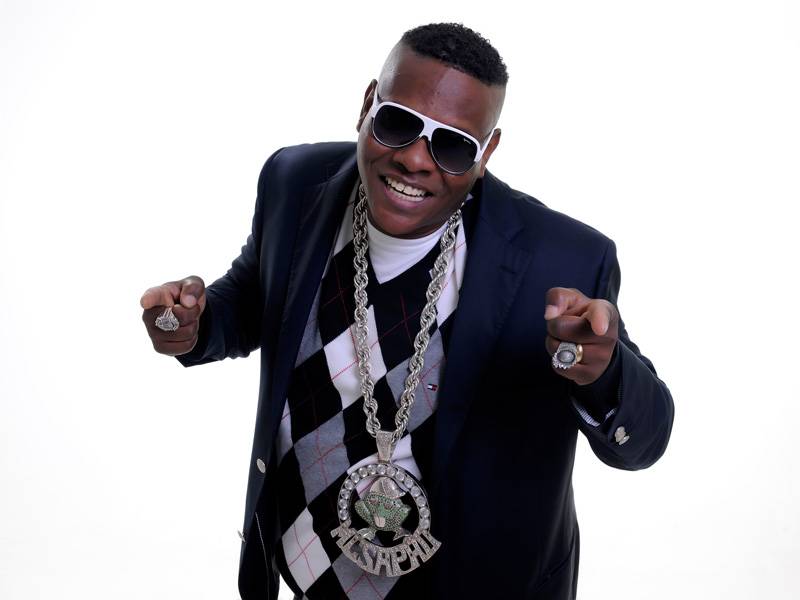 MC Sapão arma baile funk no Colosso Lake Lounge