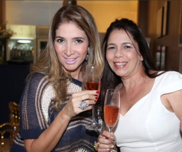 O brinde de Maria Ester Quinderé!