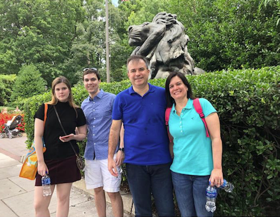 Em Washington, Ricardo e Luciana Bezerra aproveitam o fim de férias em família