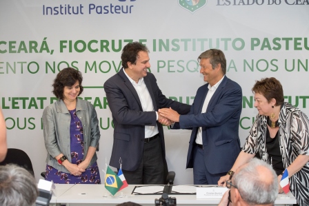 Camilo Santana assina memorando com Fundação OswaldoCruz