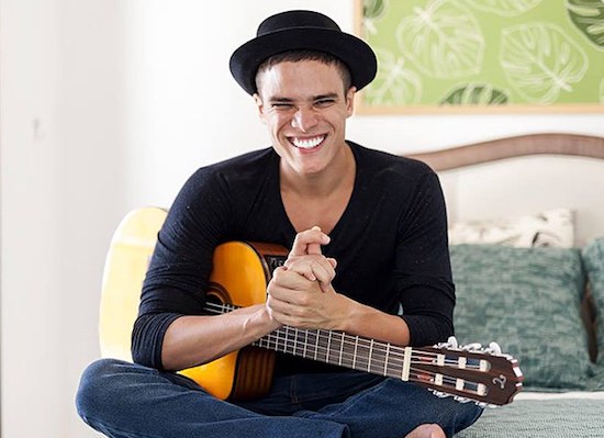 Marcos Lessa faz show gratuito na noite de hoje. Onde?