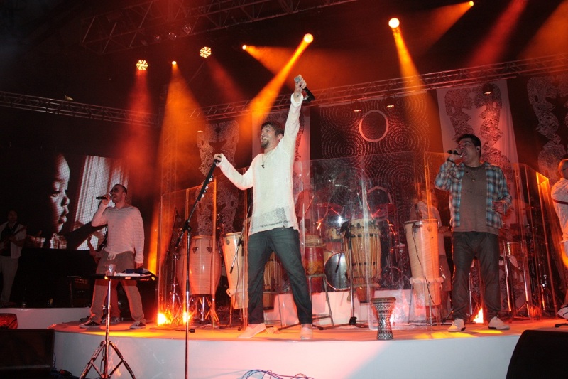 EVA faz dois shows beneficentes em Salvador