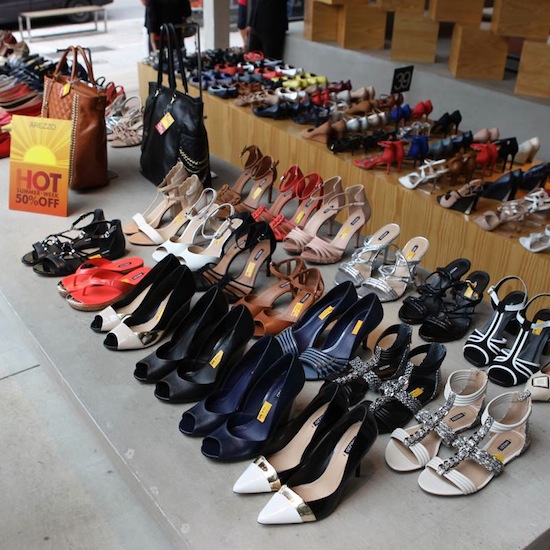 Aproveite a Hot Summer Week da Meia Sola, Arezzo e Schutz! Descontos de até 50%!