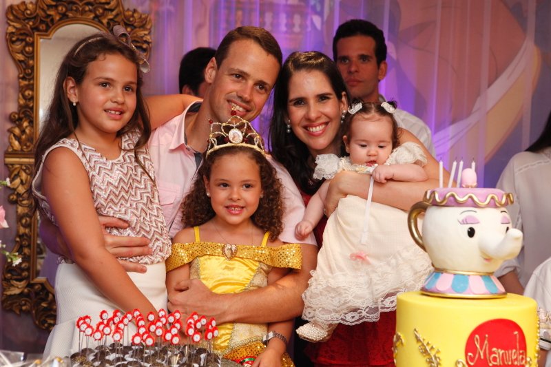 Mariana e Dilsinho Araújo festejam os 4 anos da herdeira Manuela