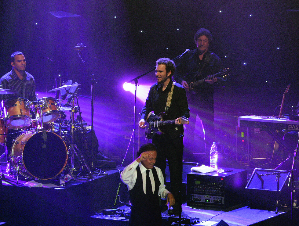 Iate Clube recebe show de Julio Iglesias